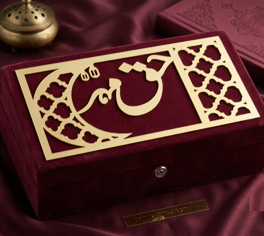 Luxurious burgundy velvet Haq Meher Box with elegant gold Arabic calligraphy and a hinged lid. Ideal for storing jewellery, cash, gold gifts, and Haq Meher during Nikah and Islamic wedding ceremonies.